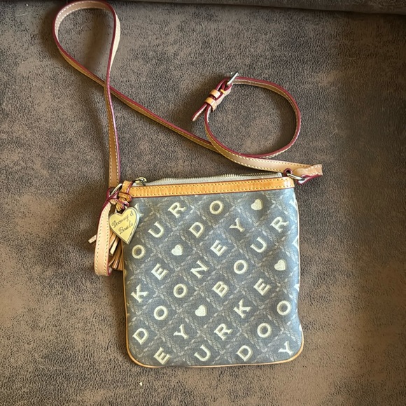 Dooney & Bourke Handbags - Vintage Dooney and Bourke crossbody